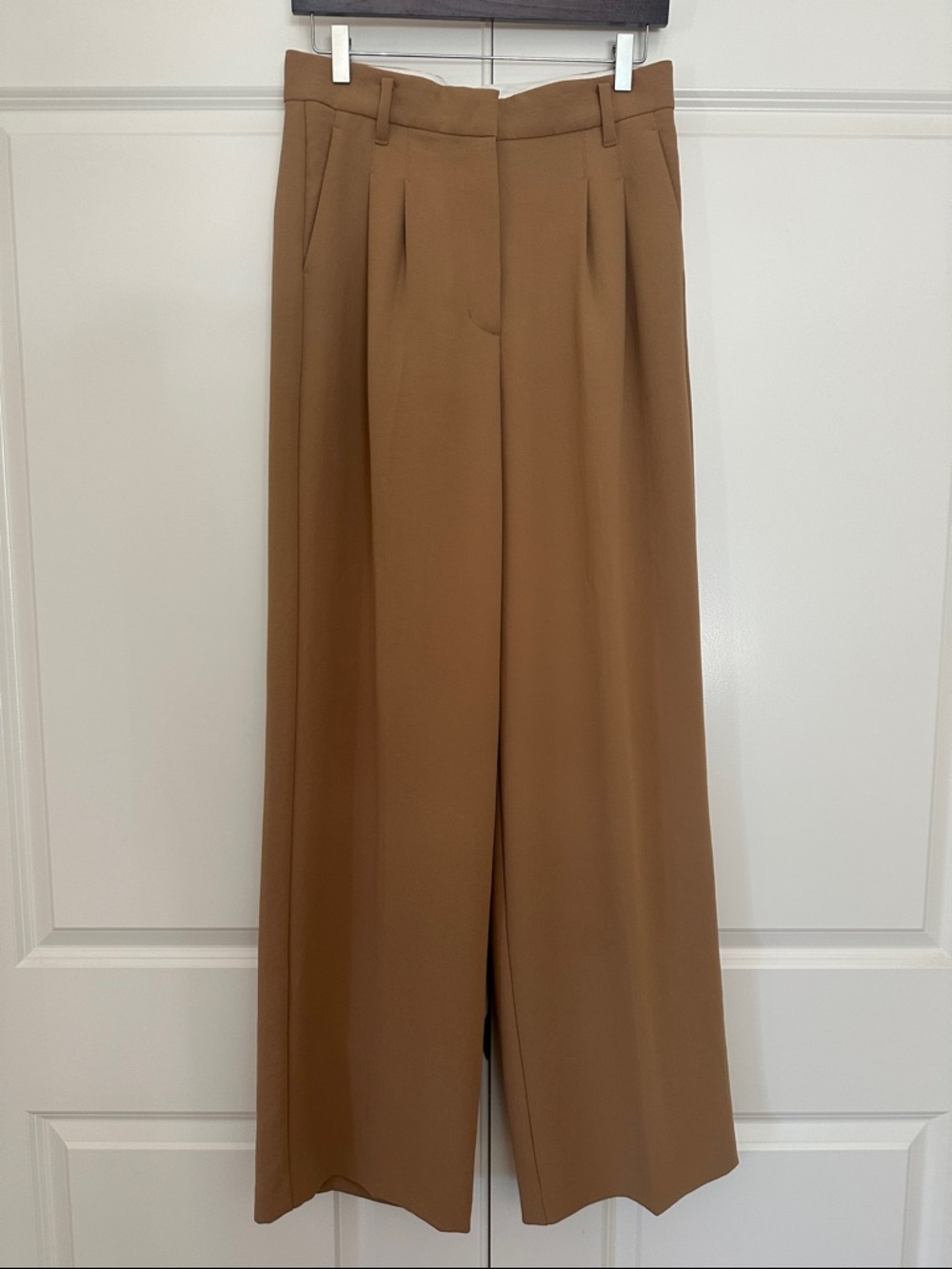 Aritzia Wilfred The Effortless Pant 8 camel tan color